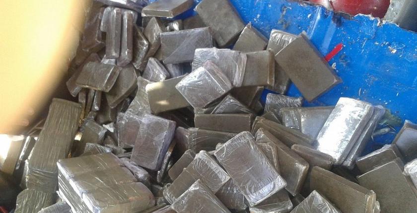  السكانير يحبط محاولة تهريب شحنتين من "الشيرا" بشاحنتين بميناء طنجة المتوسط