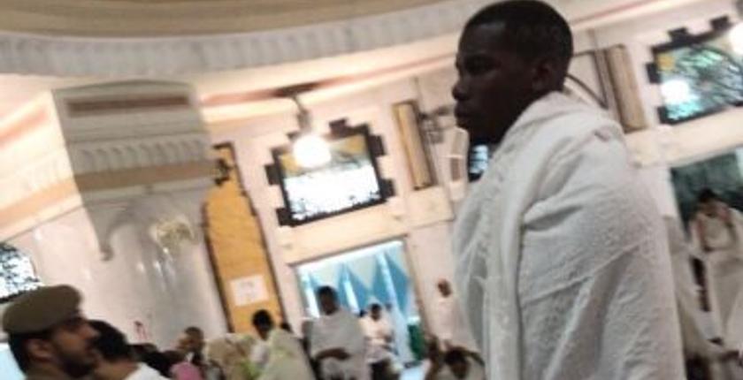 الدولي الفرنسي بوغبا يؤدي مناسك العمرة