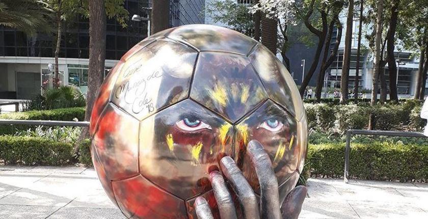 استعدادا للمونديال.. 32 كرة عملاقة في طريقها من المكسيك إلى روسيا