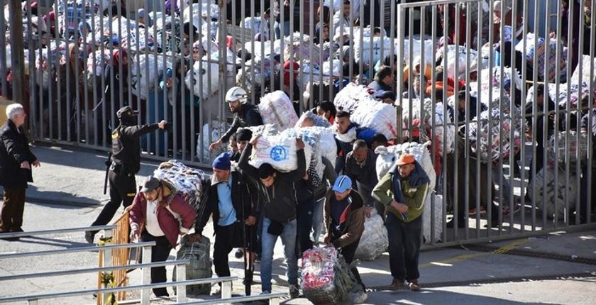 معبر "فرخانة".. قرار  إسباني  جديد يفجر غضب ممتهني التهريب المعيشي