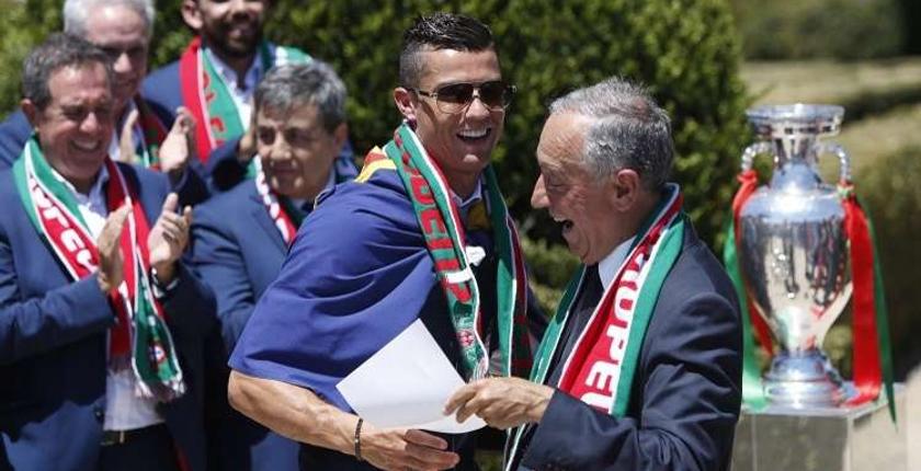 رئيس البرتغال ومواطنه أنطونيو غوتيريش يحضران مباراة الاسود لمساندة أصدقاء رونالدو