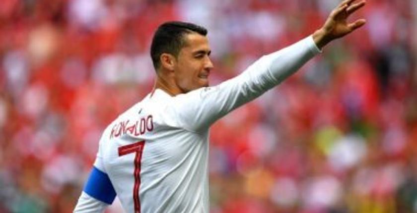 رونالدو يتوج بجائزة أفضل لاعب في مباراة البرتغال والمغرب