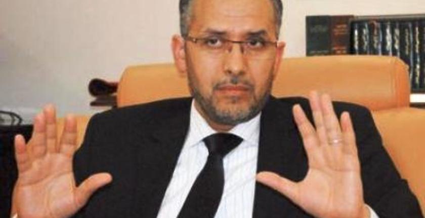 الشوباني يقطر الشمع على منتقديه من الصحافيين 