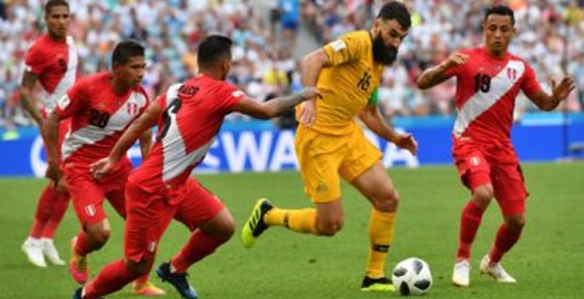 بيرو تفوز على أستراليا وترافقها خارج المونديال