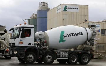 رسميا.. فتح تحقيق مع شركة "Lafarge" بشبهة التورط في تمويل الإرهاب