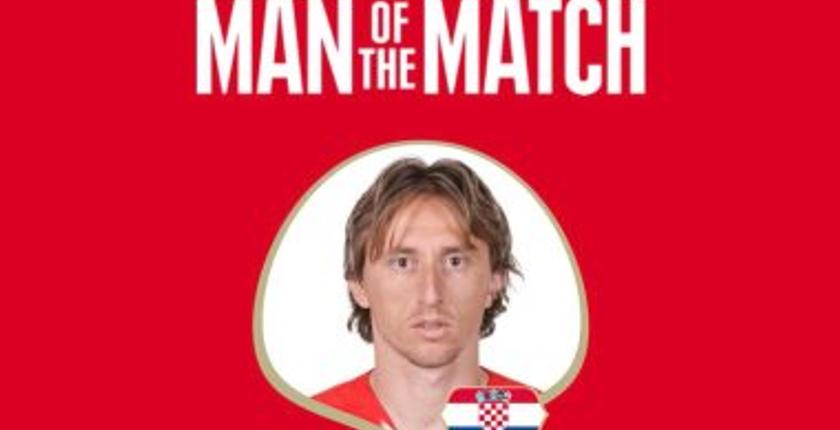 لوكا مودريتش يتوج بجائزة أفضل لاعب في لقاء كرواتيا ونيجيريا 