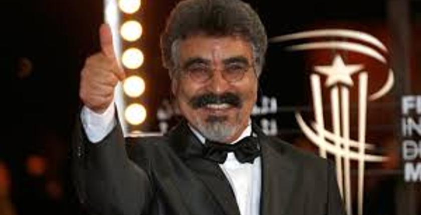 قفشات المشاهير....محمد بسطاوي واختفاء سيارته وبداخلها زوجته خلف سور مركز تجاري