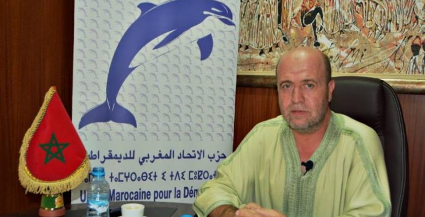 بعد الحجز على أمواله.. رئيس حزب "الدلفين" ينتفض على القرار بطريقته الخاصة