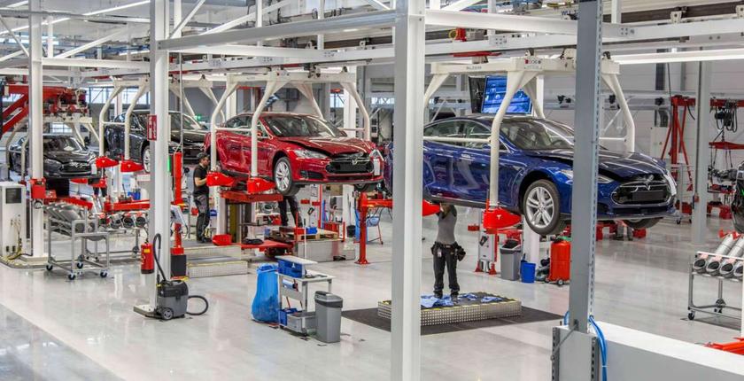 من أجل خفض التكاليف.. شركة "Tesla" الأمريكية تستغنى عن 4100 موظف