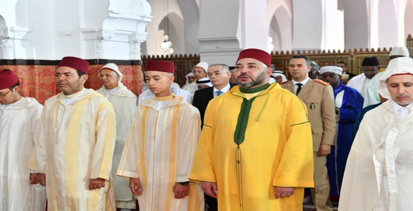 أمير المؤمنين يؤدي صلاة عيد الفطر بمسجد أهل فاس بالرباط