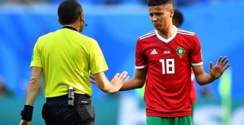 أمين حارث يتوج بجائزة أفضل لاعب في مباراة الاسود وإيران