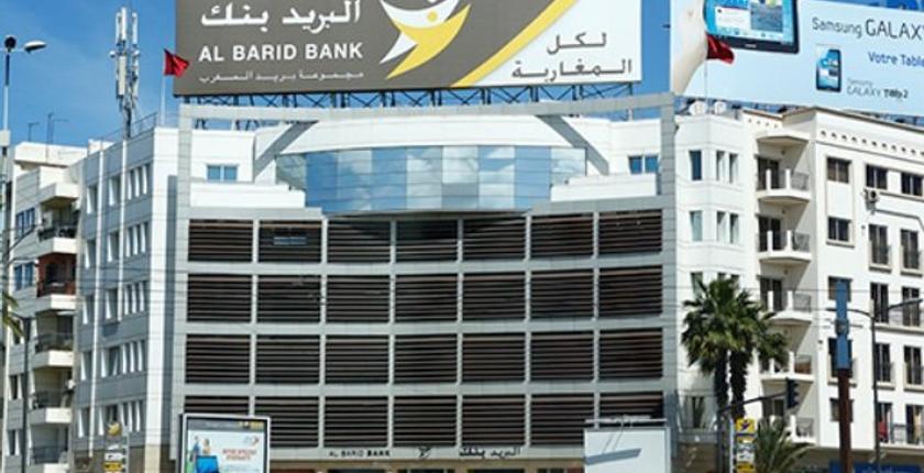 "البريد بنك" يستحوذ على حصة الأسد من المعاملات المصرفية عبر الهواتف الذكية